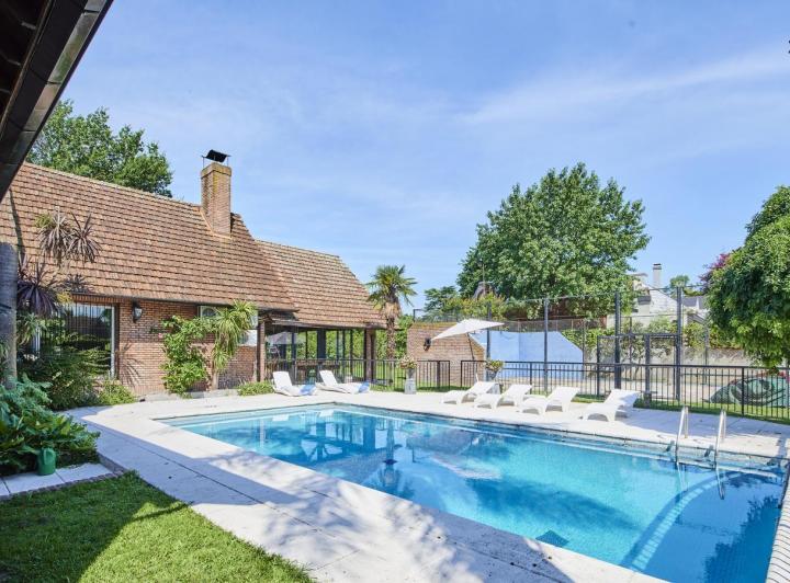 Casa · 600m² · 9 Ambientes · 2 Cocheras