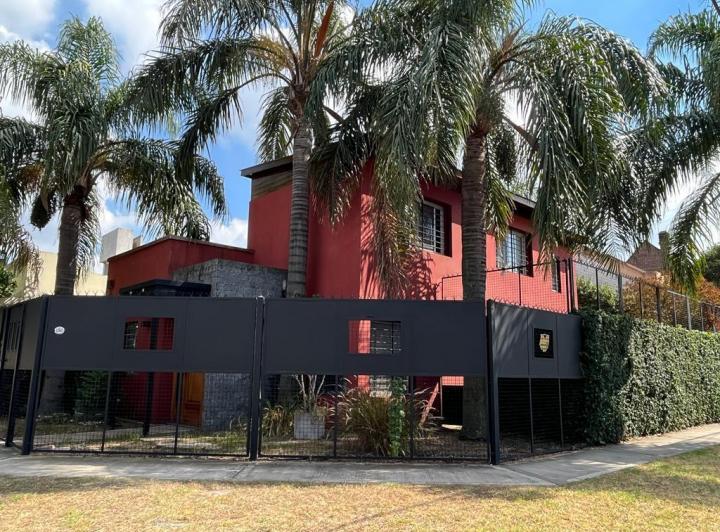 Casa · 204m² · 5 Ambientes · 1 Cochera