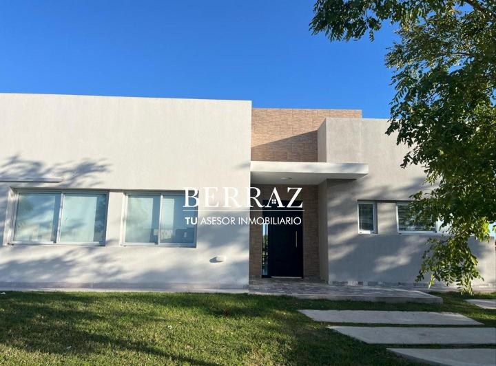 Casa · 112m² · 4 Ambientes · 3 Cocheras