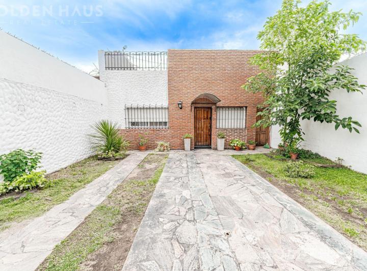 Casa · 138m² · 6 Ambientes · 2 Cocheras