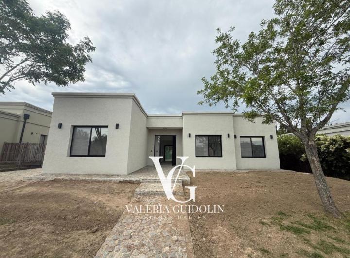Casa · 181m² · 5 Ambientes · 2 Cocheras