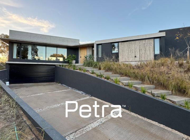 Casa · 225m² · 4 Ambientes · 2 Cocheras