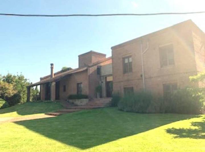 Casa · 600m² · 6 Dormitorios · 4 Cocheras