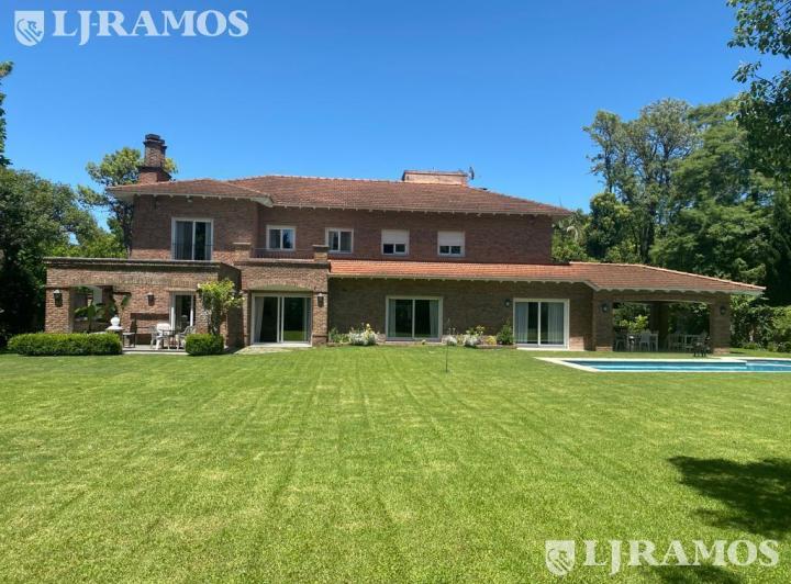 Casa · 480m² · 9 Ambientes · 10 Cocheras