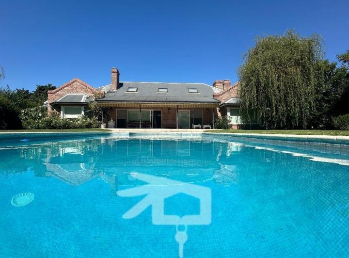 Casa · 434m² · 5 Ambientes · 2 Cocheras