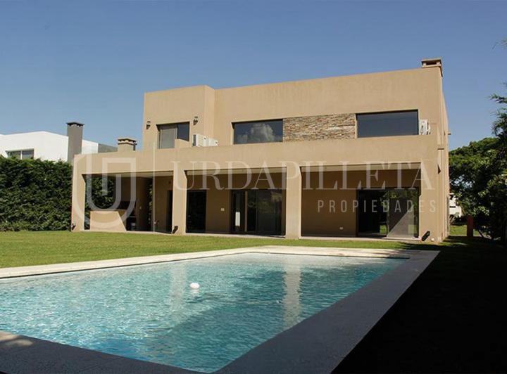 Casa · 280m² · 4 Ambientes · 1 Cochera