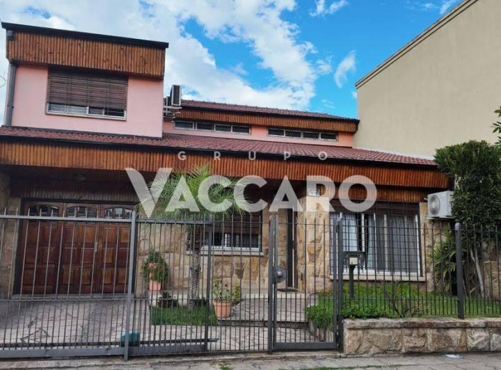 Casa · 270m² · 6 Ambientes · 4 Cocheras