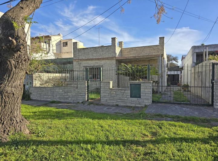 Casa · 126m² · 4 Ambientes · 1 Cochera