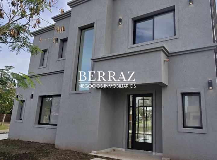 Casa · 153m² · 5 Ambientes · 2 Cocheras