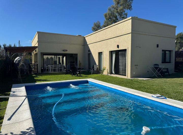 Casa · 123m² · 4 Ambientes · 4 Cocheras