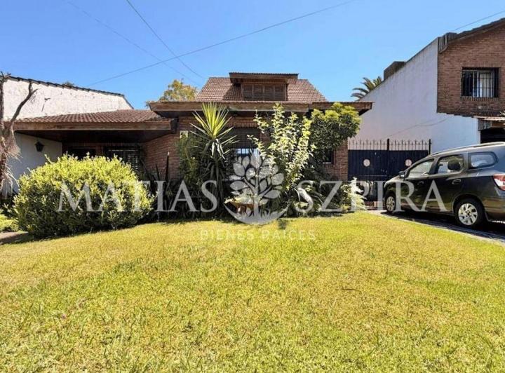 Casa · 200m² · 5 Ambientes · 2 Cocheras
