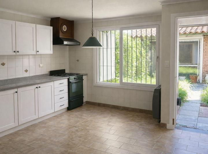 Casa · 115m² · 4 Ambientes · 4 Cocheras