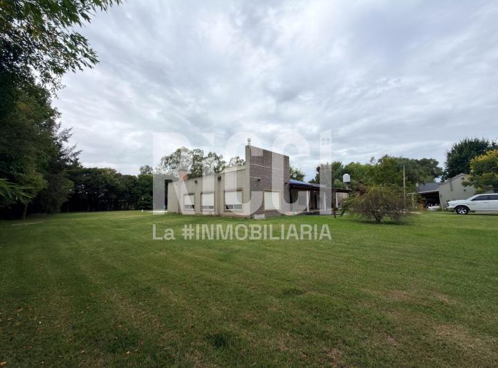 Casa · 1500m² · 3 Ambientes · 2 Cocheras