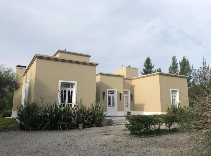 Casa · 300m² · 5 Ambientes · 2 Cocheras