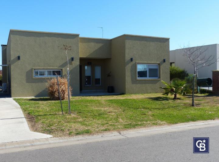 Casa · 160m² · 5 Ambientes · 4 Cocheras