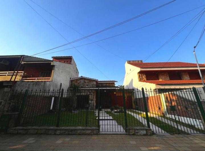 Casa · 186m² · 3 Ambientes · 2 Cocheras