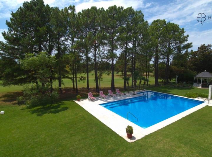 Casa · 335m² · 6 Ambientes · 1 Cochera