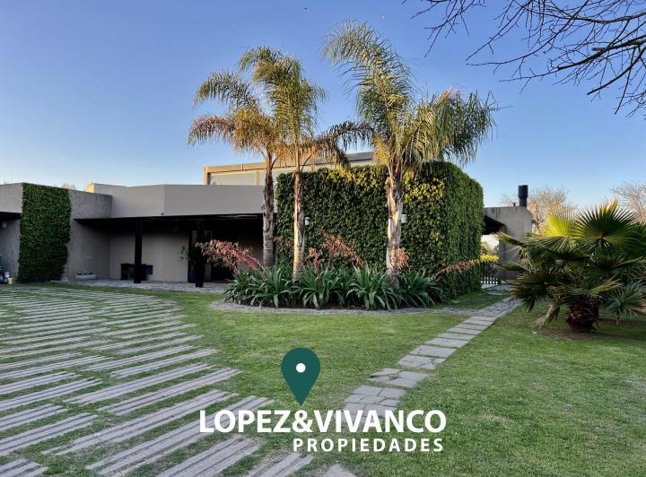 Casa · 300m² · 6 Ambientes · 2 Cocheras