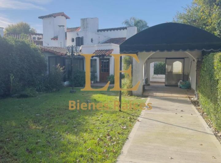 Casa · 190m² · 4 Ambientes · 4 Cocheras