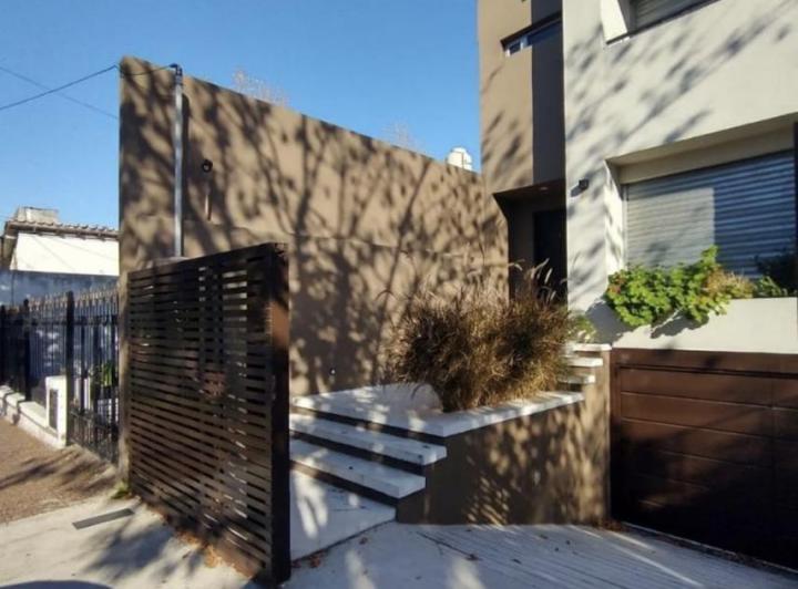 Casa · 130m² · 4 Ambientes · 2 Cocheras
