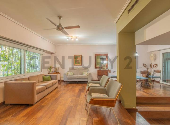 Casa · 180m² · 5 Ambientes · 1 Cochera