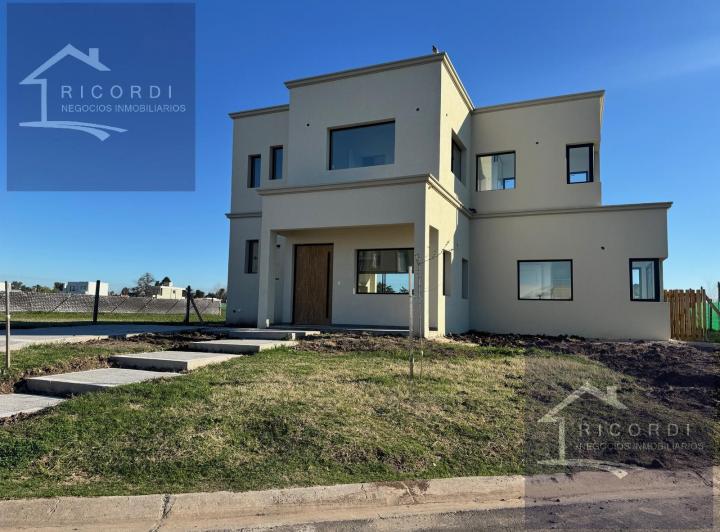 Casa · 180m² · 5 Ambientes