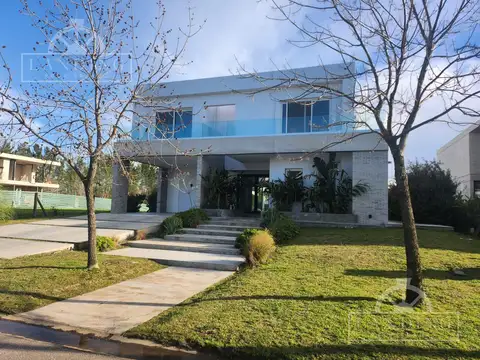 Casa en Venta en Albanueva, Countries y Barrios Cerrados en Tigre