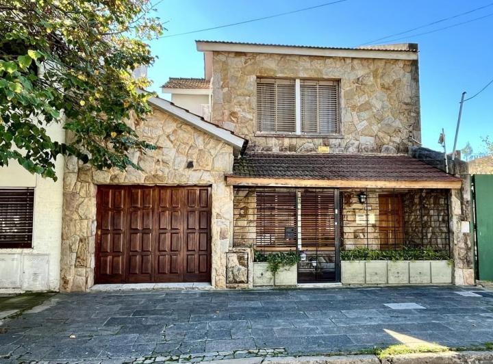 Casa · 202m² · 5 Ambientes · 1 Cochera