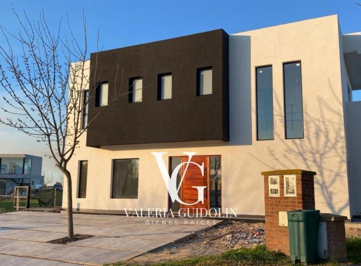 Casa · 181m² · 5 Ambientes · 2 Cocheras
