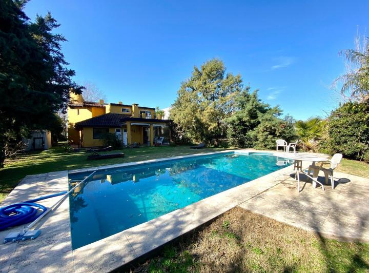 Casa · 187m² · 4 Ambientes · 4 Cocheras