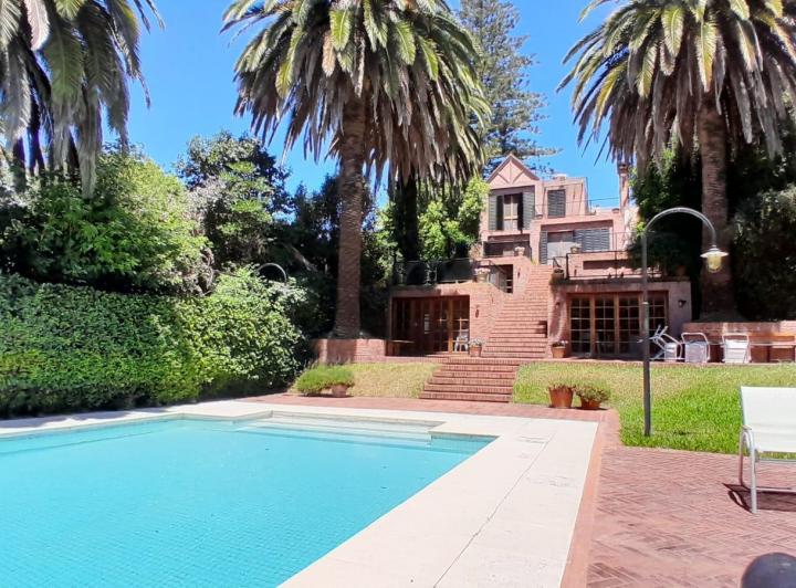 Casa · 650m² · 4 Ambientes · 3 Cocheras