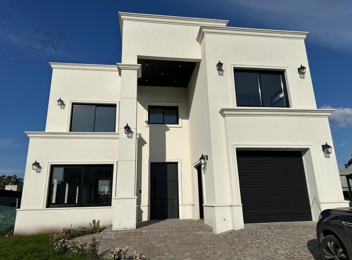 Casa · 280m² · 6 Ambientes · 1 Cochera