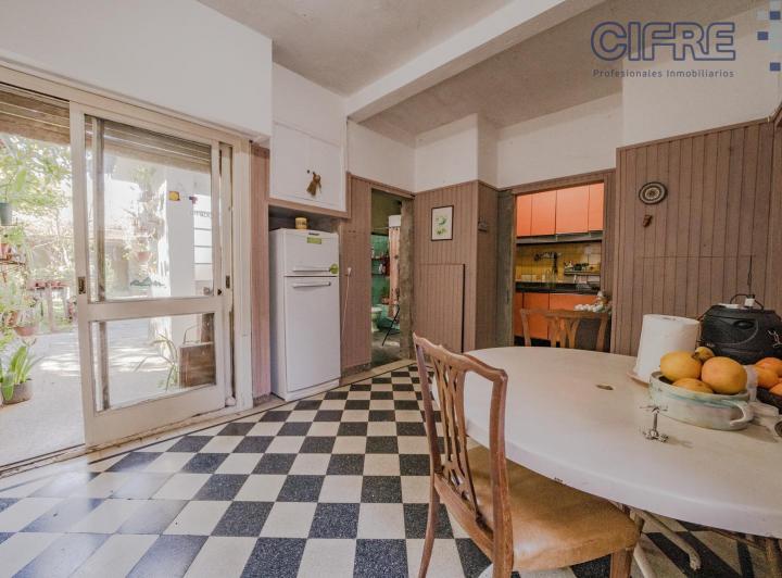Casa · 243m² · 5 Ambientes · 1 Cochera