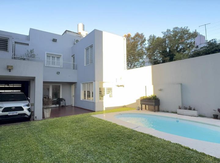 Casa · 289m² · 4 Ambientes · 3 Cocheras