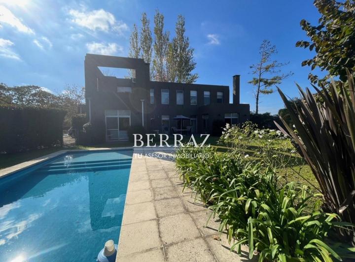 Casa · 198m² · 6 Ambientes · 1 Cochera