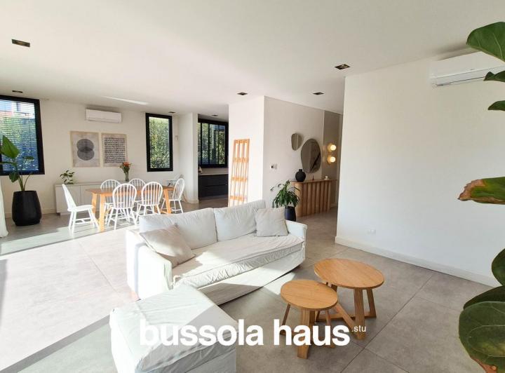 Casa · 223m² · 6 Ambientes · 4 Cocheras