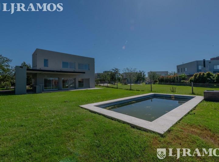 Casa · 178m² · 4 Ambientes · 1 Cochera