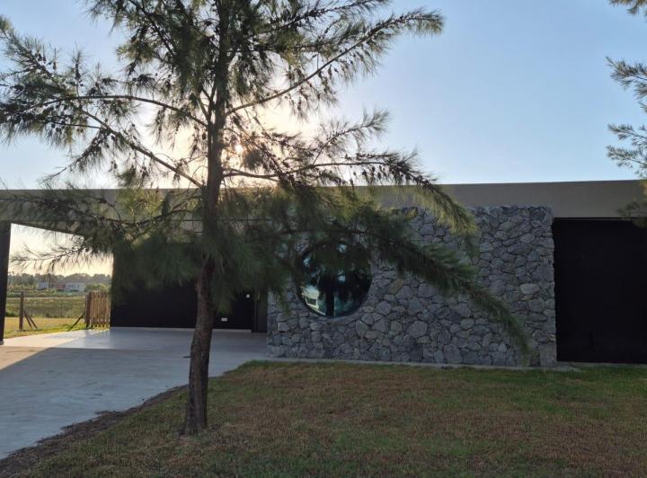 Casa · 200m² · 4 Ambientes · 4 Cocheras