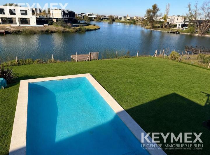 Casa · 209m² · 6 Ambientes · 2 Cocheras