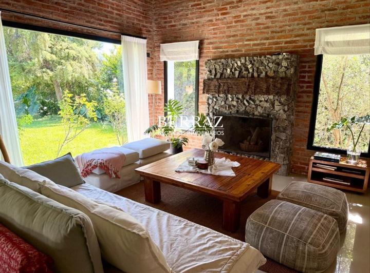 Casa · 216m² · 3 Dormitorios · 1 Cochera