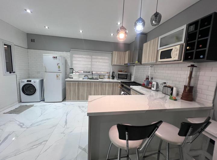 Casa · 170m² · 4 Ambientes · 1 Cochera