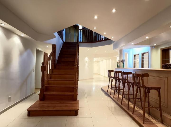 Casa · 480m² · 7 Ambientes · 2 Cocheras