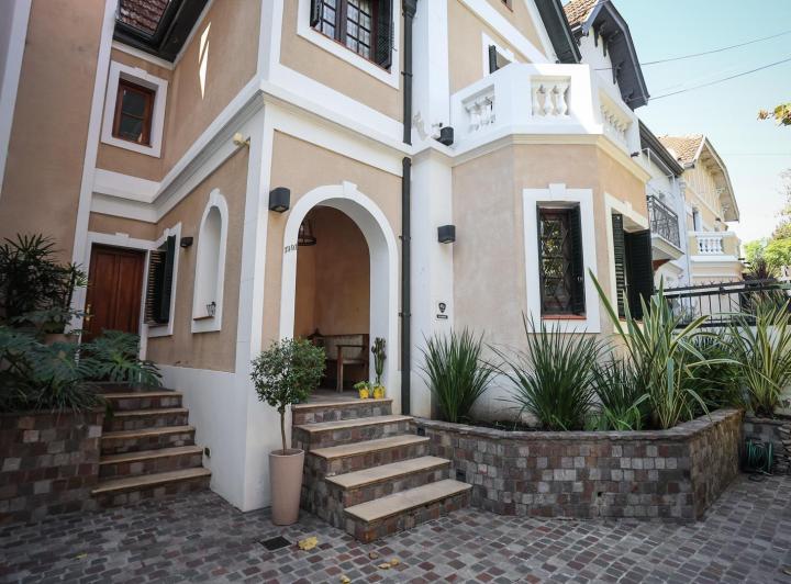 Casa · 285m² · 4 Ambientes · 1 Cochera