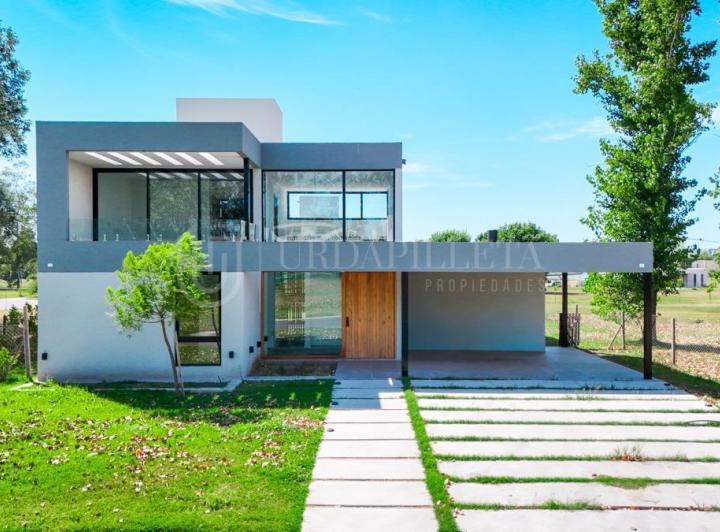 Casa · 190m² · 3 Dormitorios · 4 Cocheras