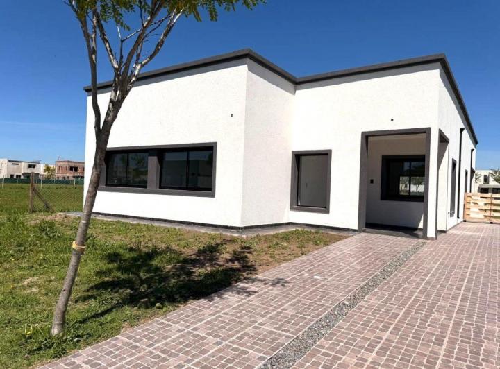 Casa · 160m² · 6 Ambientes · 2 Cocheras
