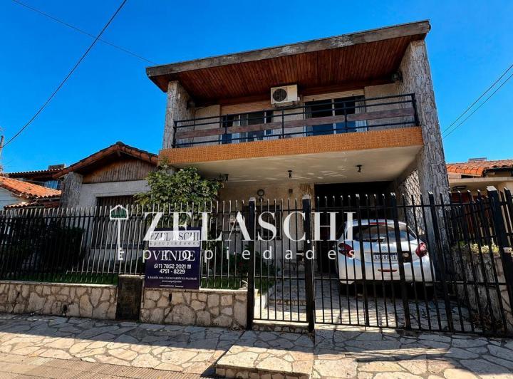 Casa · 230m² · 3 Dormitorios