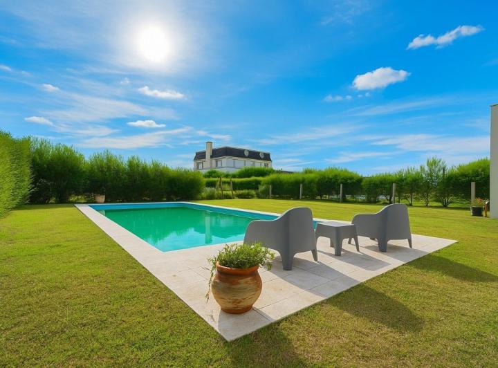 Casa · 210m² · 7 Ambientes · 2 Cocheras