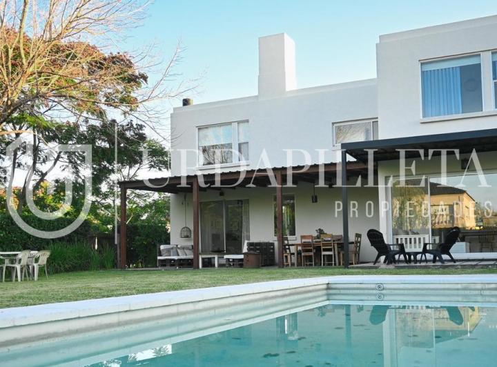 Casa · 175m² · 5 Ambientes · 2 Cocheras