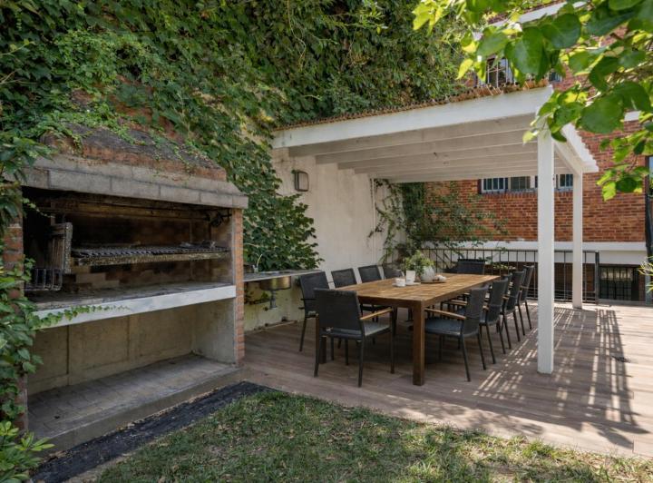 Casa · 460m² · 5 Ambientes · 2 Cocheras
