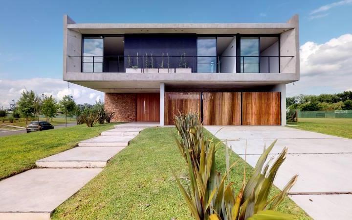 Casa · 270m² · 7 Ambientes · 2 Cocheras